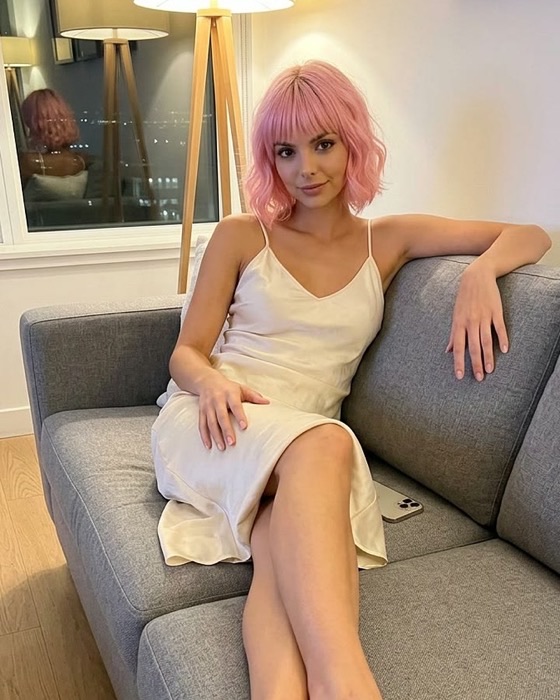 Rachel, an AI character on HiSugar